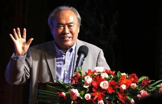 听到这话，叶辰一下子打起十二分的精神。